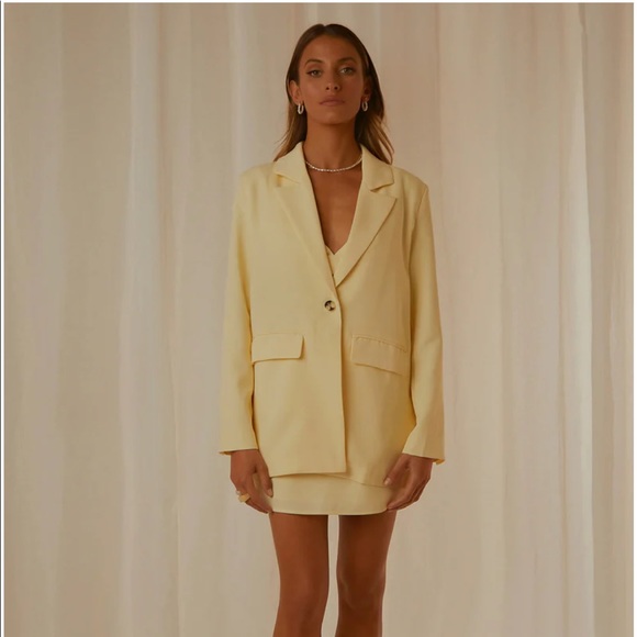 Butter Blazer - Picture 3 of 4